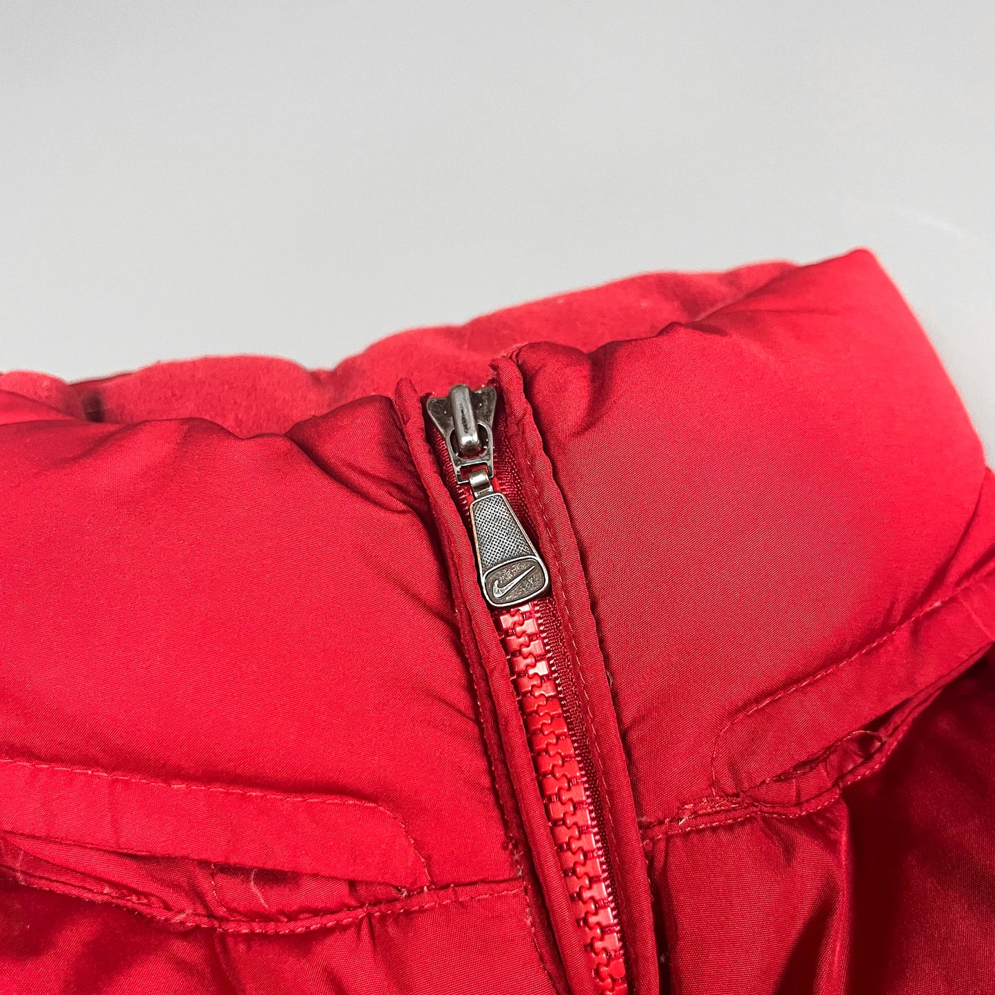 Nike Early 2000's Puffer Gilet Jacket - Size Medium