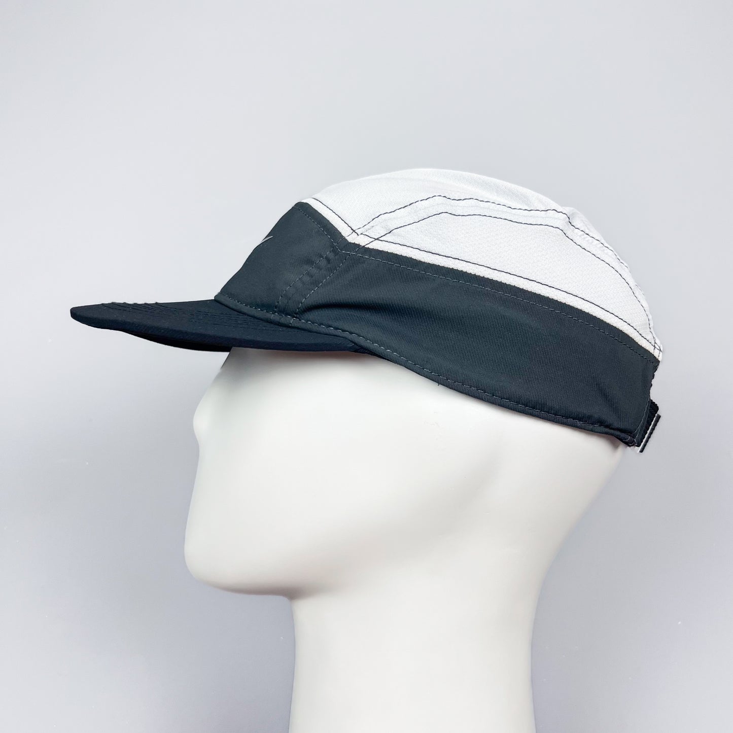 Nike AW84 Dri-fit Zip Reflective Cap - Black / White