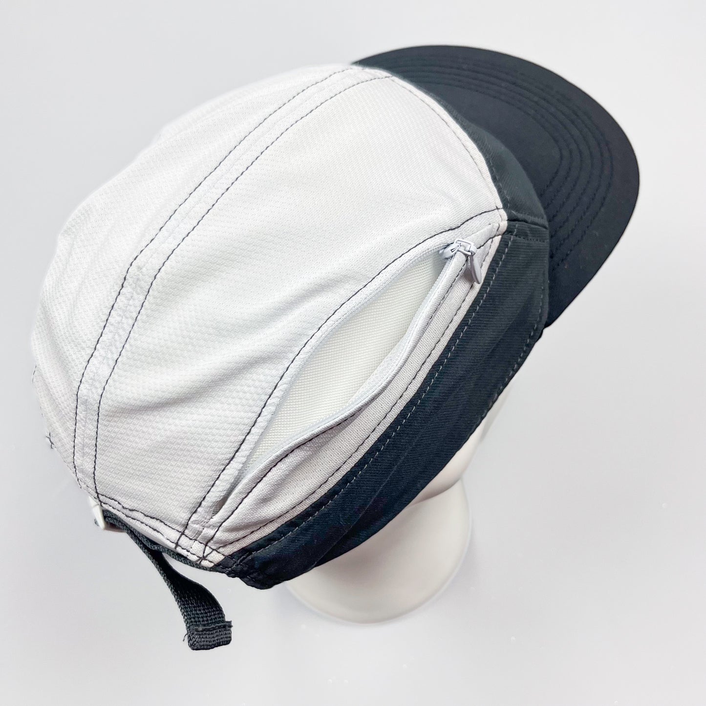 Nike AW84 Dri-fit Zip Reflective Cap - Black / White