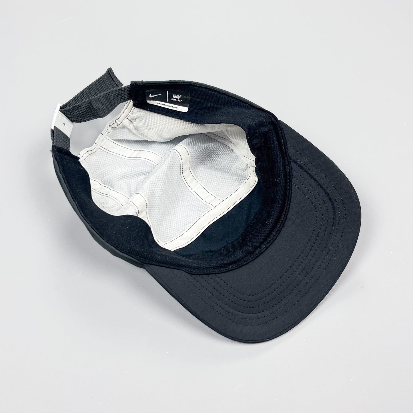 Nike AW84 Dri-fit Zip Reflective Cap - Black / White