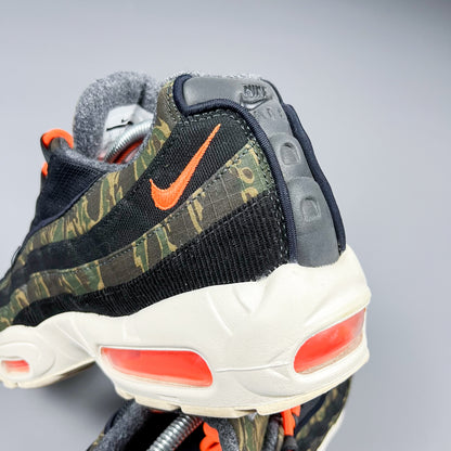 Nike Air Max 95 x Carhartt - Size: UK9