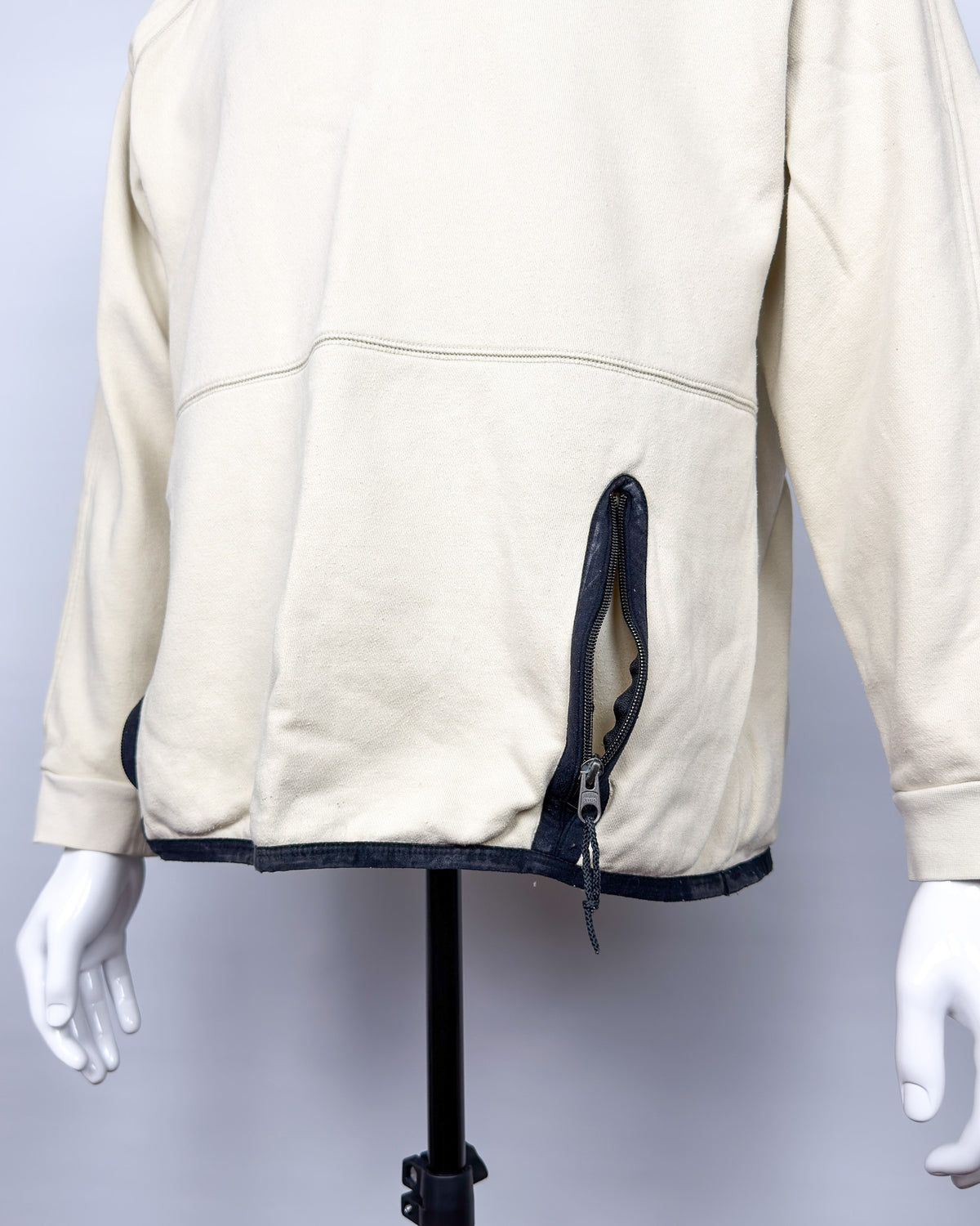 FW2000 Nike Graffiti Technical Sweatshirt - Cream/Black - Size: Medium