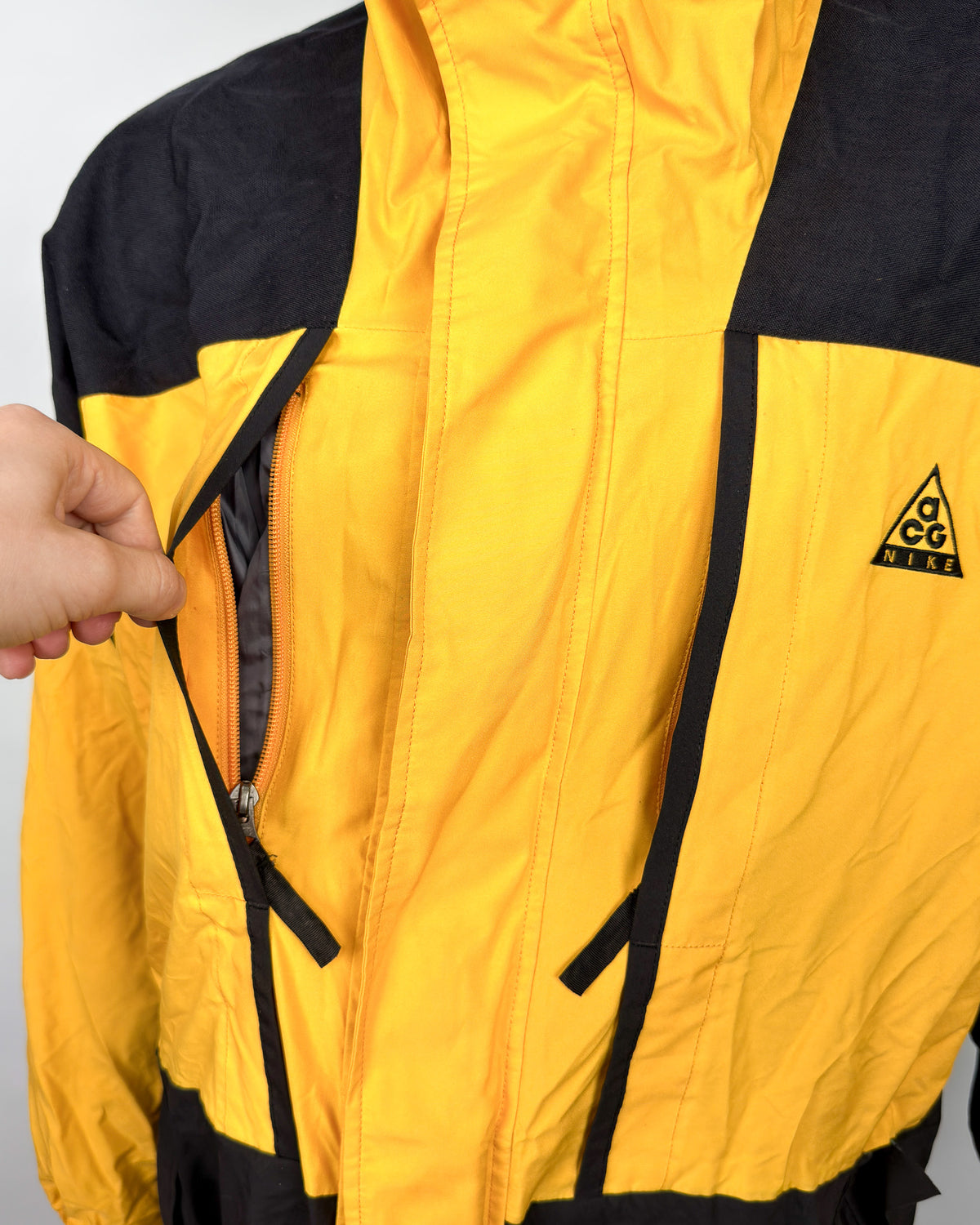 FW1996 Nike ACG Storm-fit Snowboard/Skii Jacket - Yellow / Black - Size: Medium