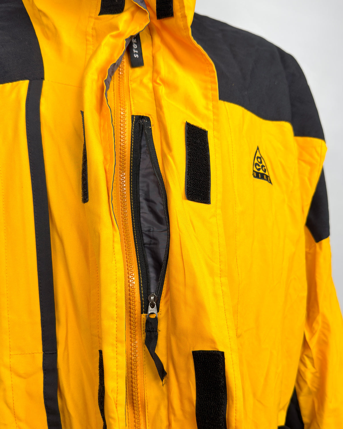 FW1996 Nike ACG Storm-fit Snowboard/Skii Jacket - Yellow / Black - Size: Medium