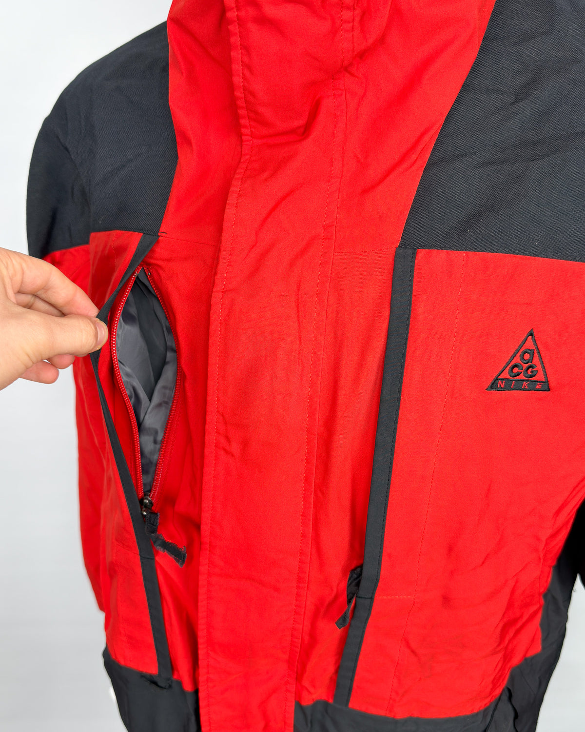 FW1996 Nike ACG Storm-fit Snowboard/Skii Jacket - Red / Black - Size: Medium