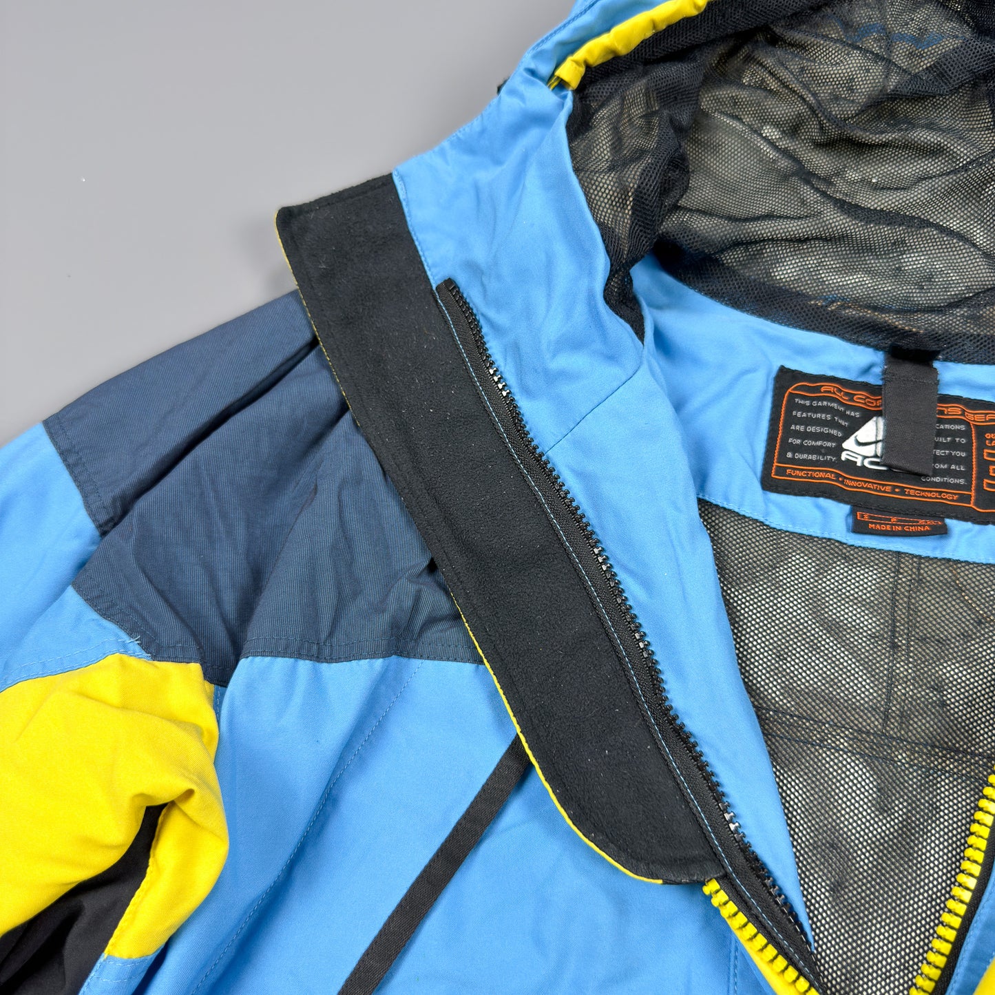 Nike ACG 90's Blue / Yellow Technical Storm Fit Jacket - Size: Small / Medium