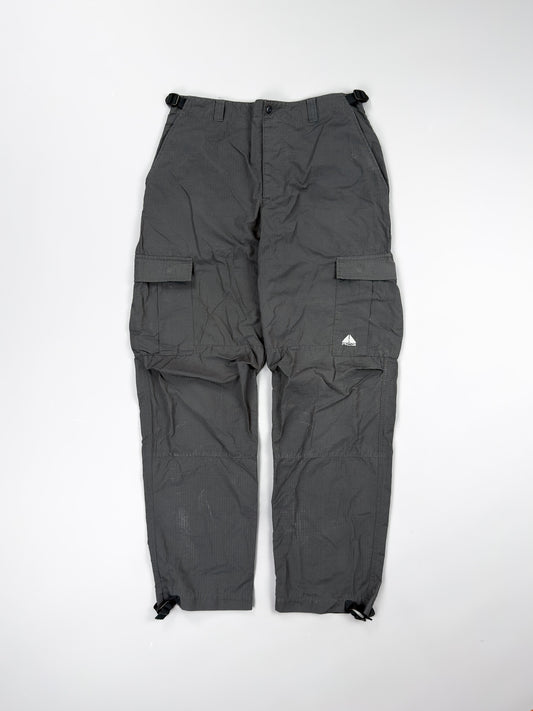 Nike 90's ACG Rip-stop Cargo Trousers - Grey / Silver - Size: Medium / 32"
