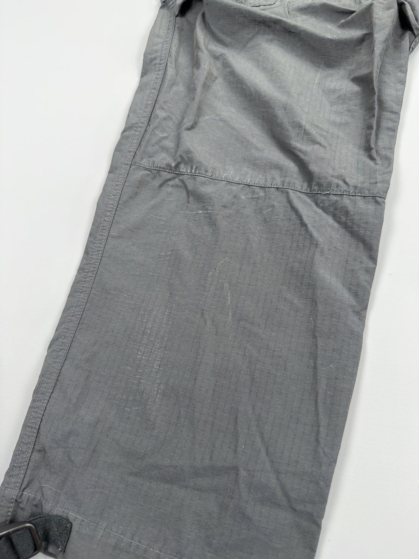 Nike 90's ACG Rip-stop Cargo Trousers - Grey / Silver - Size: Medium / 32"
