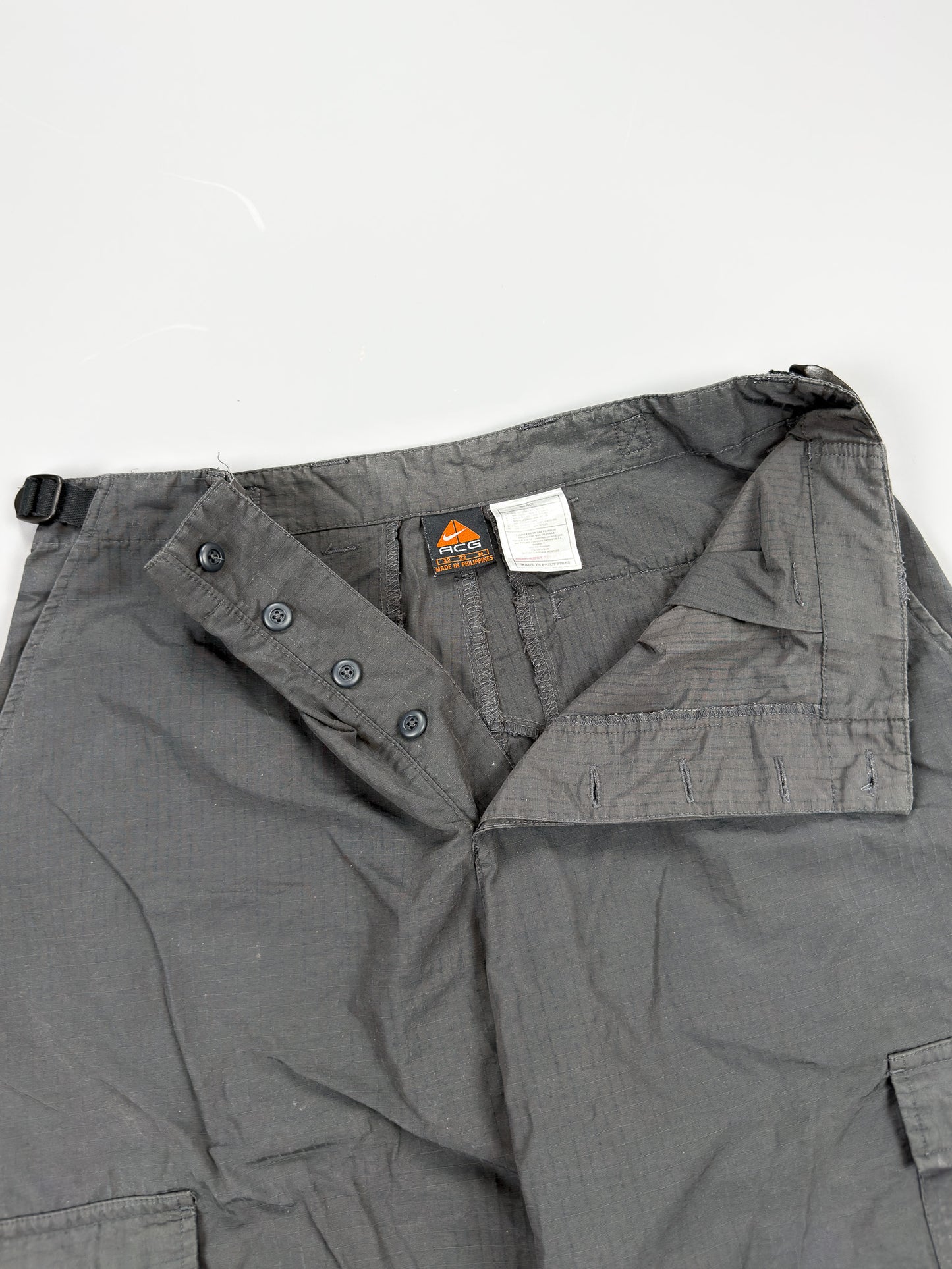 Nike 90's ACG Rip-stop Cargo Trousers - Grey / Silver - Size: Medium / 32"