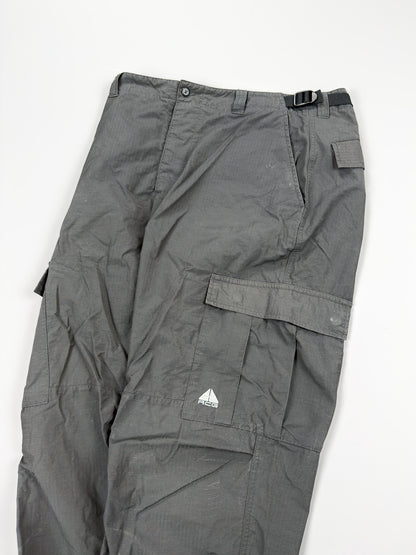 Nike 90's ACG Rip-stop Cargo Trousers - Grey / Silver - Size: Medium / 32"