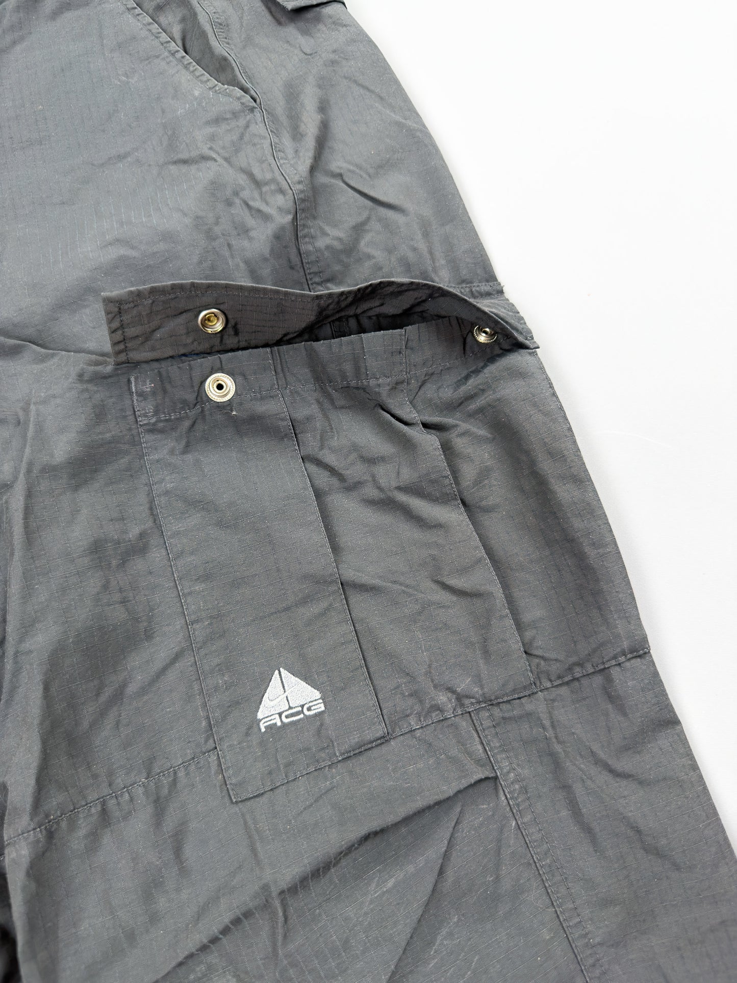Nike 90's ACG Rip-stop Cargo Trousers - Grey / Silver - Size: Medium / 32"
