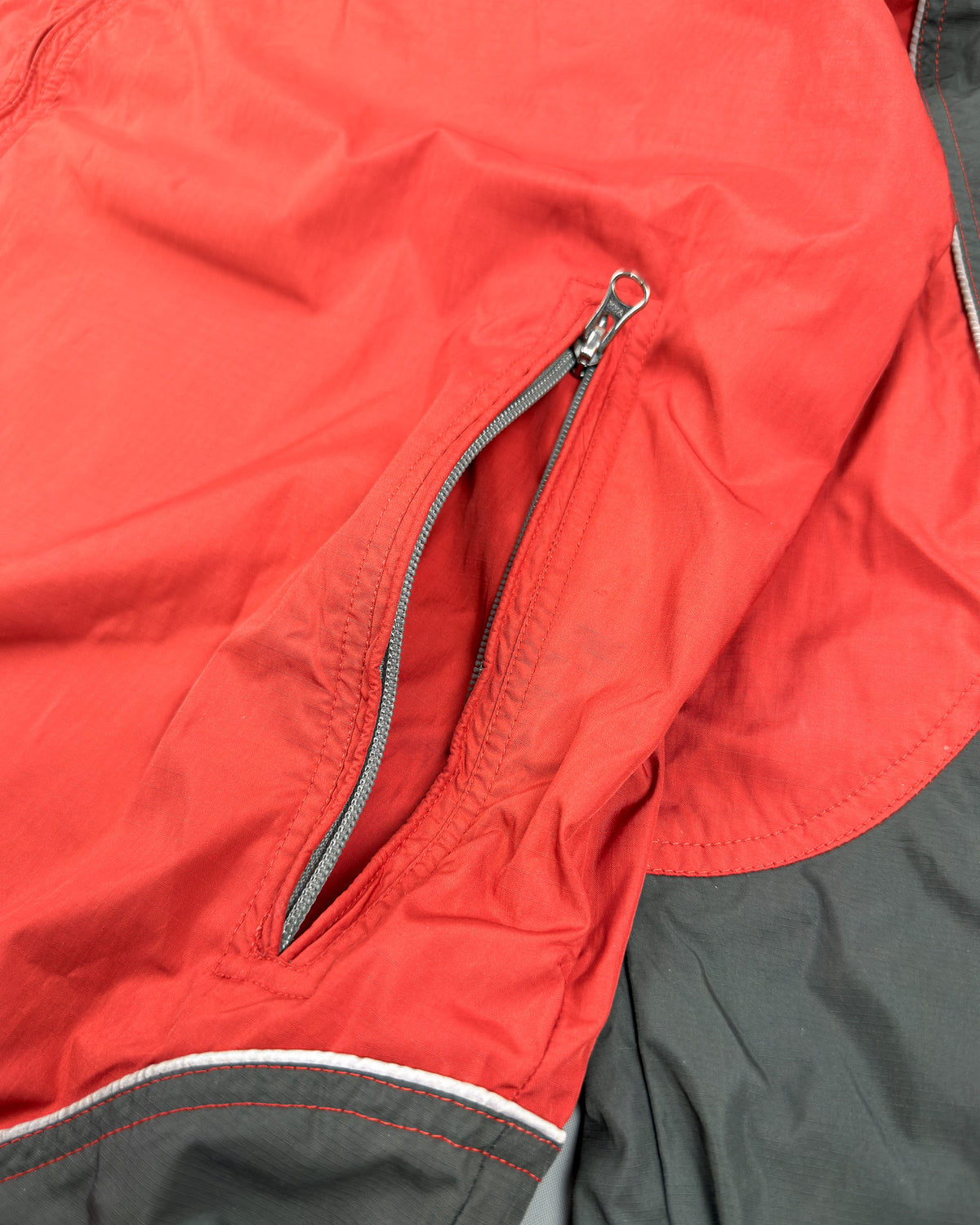 FW1998 Nike ACG Packable Reflective Windbreaker - Red / Dark Grey - Size: XXL