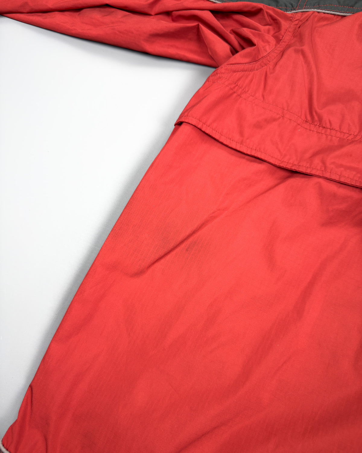 FW1998 Nike ACG Packable Reflective Windbreaker - Red / Dark Grey - Size: XXL