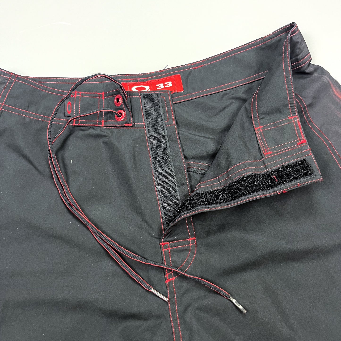 Oakley Early 2000's Flame Skull Ellipse Black Board Shorts - Size: 33"
