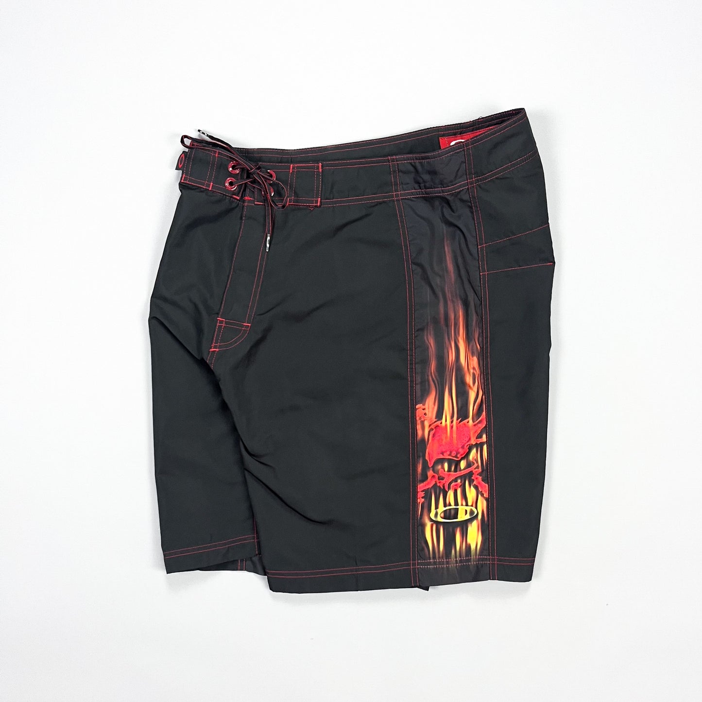 Oakley Early 2000's Flame Skull Ellipse Black Board Shorts - Size: 33"