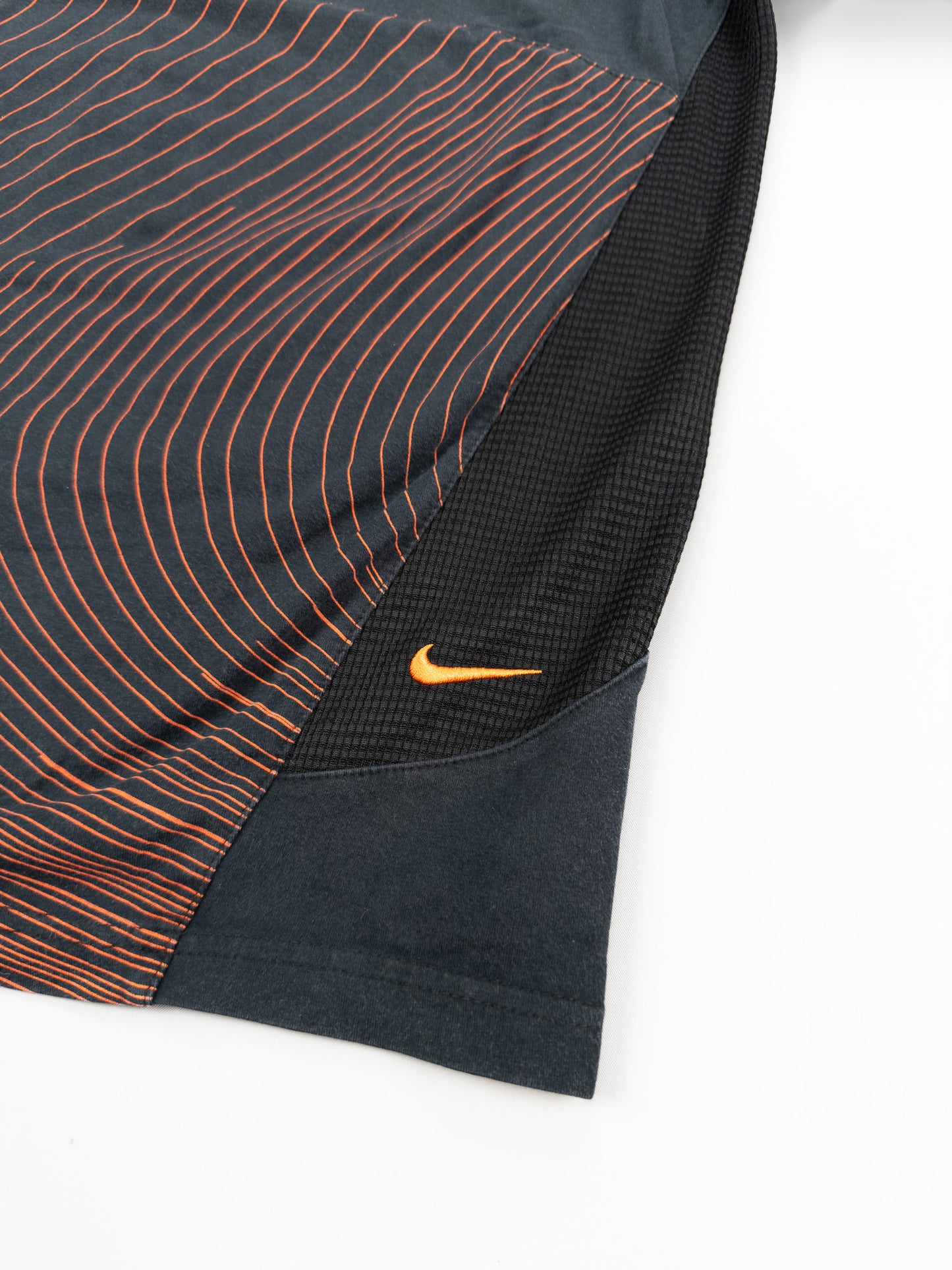 Nike Nike Air Max Plus Tuned Tn Printed Wave T-shirt - Black & Orange - Size: Small